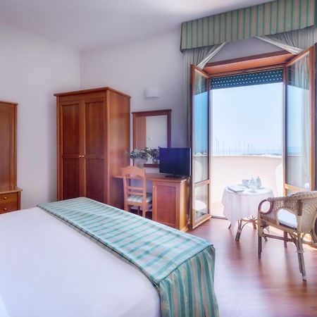 Astura Palace Hotel Nettuno Esterno foto