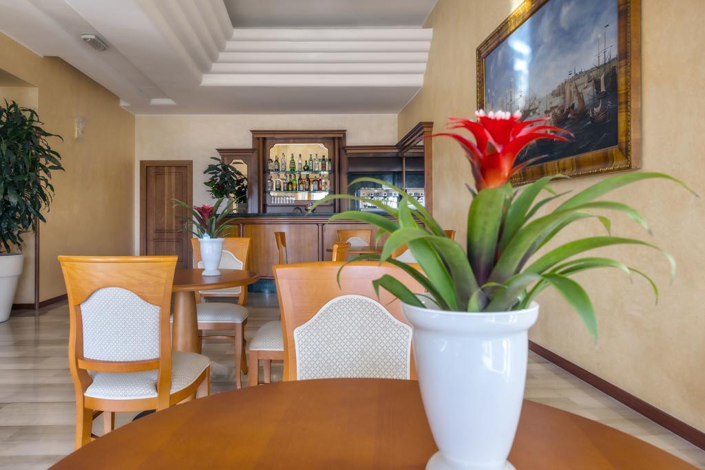 Astura Palace Hotel Nettuno Esterno foto