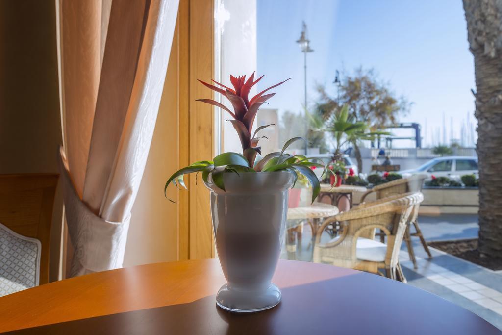 Astura Palace Hotel Nettuno Esterno foto