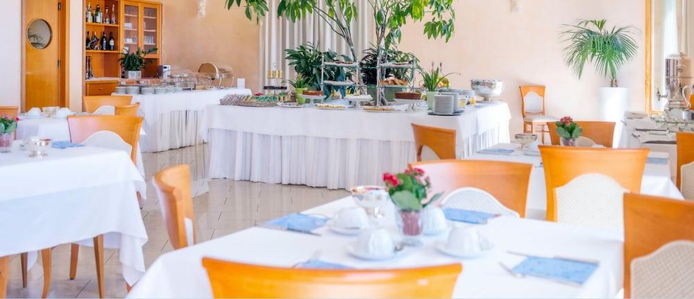 Astura Palace Hotel Nettuno Esterno foto