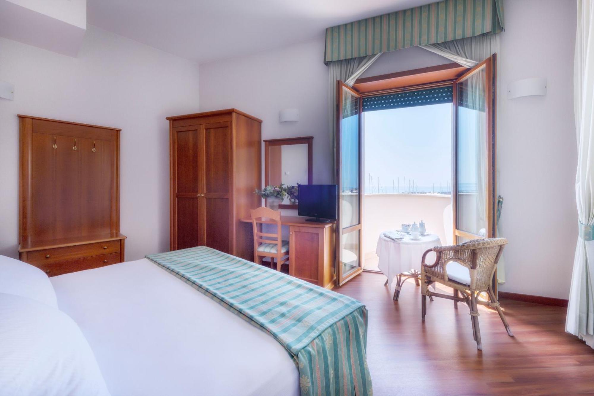 Astura Palace Hotel Nettuno Esterno foto