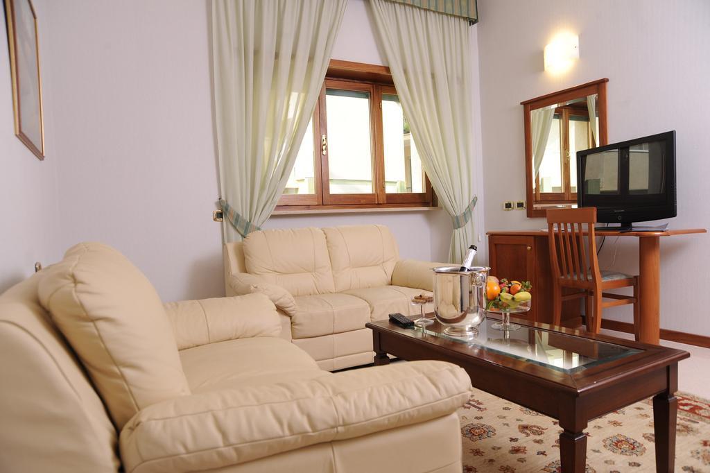 Astura Palace Hotel Nettuno Esterno foto