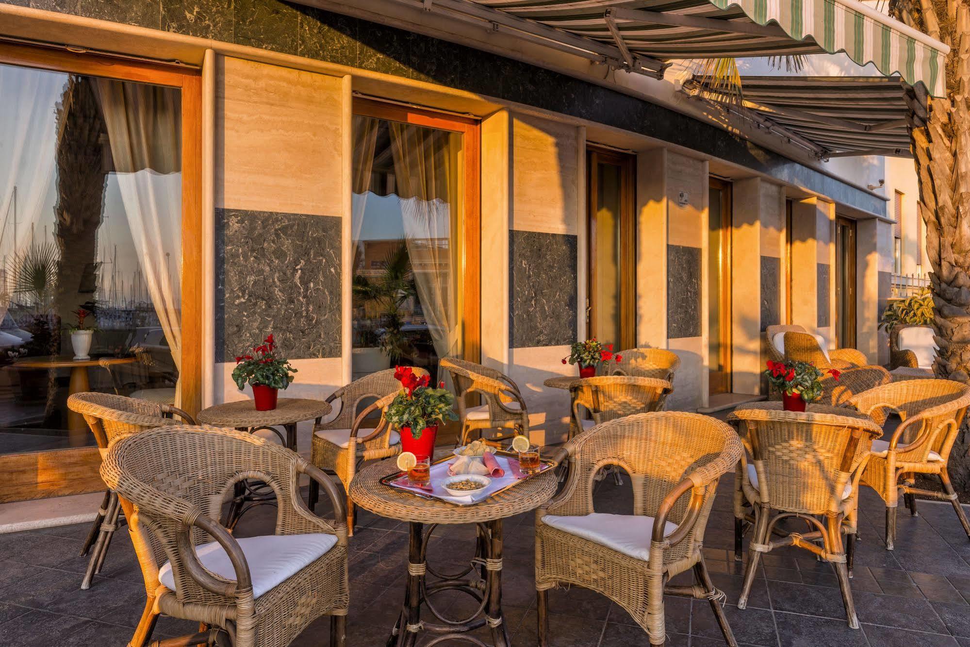 Astura Palace Hotel Nettuno Esterno foto